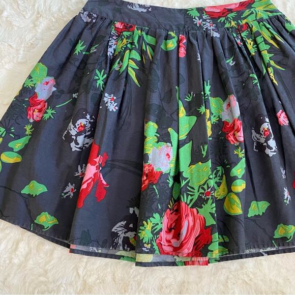 Lux Women's Circle Mini Skirt Size Small High Rise Floral Pleated Fit and Flare - Picture 2 of 10